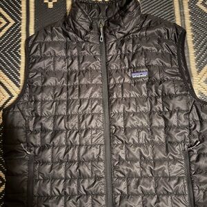 Patagonia Men's Dark Quilted Vest light puffer size XL great look
